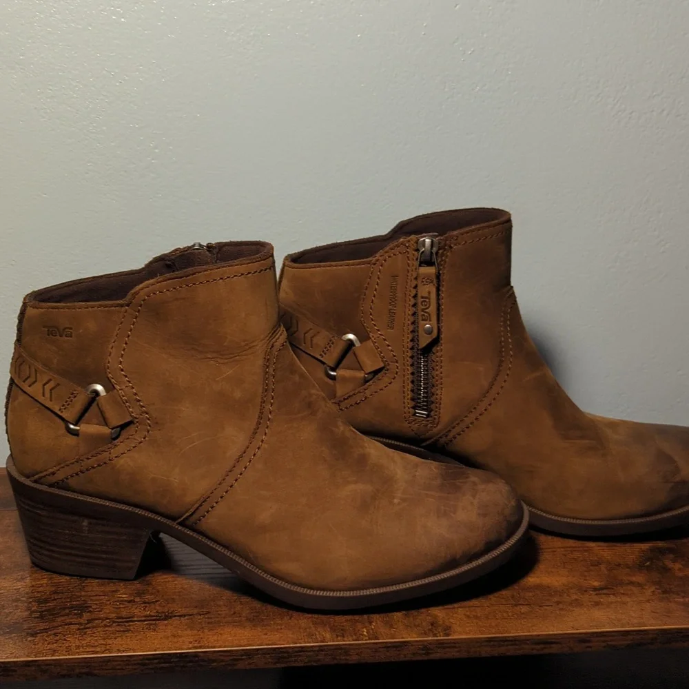 Teva 'Foxy' Waterproof Leather Ankle Boots - Picture 3 of 11